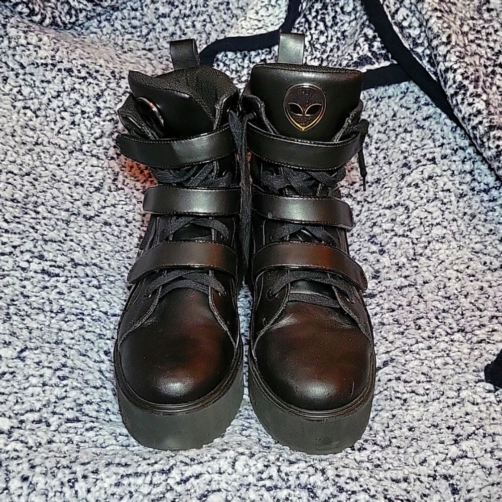Killstar brand combat boots size 11, alien bling, velcro strap, platform boot